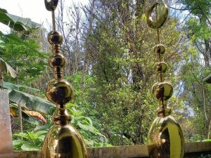 Pengrajin Makara Kuningan Pangandaran